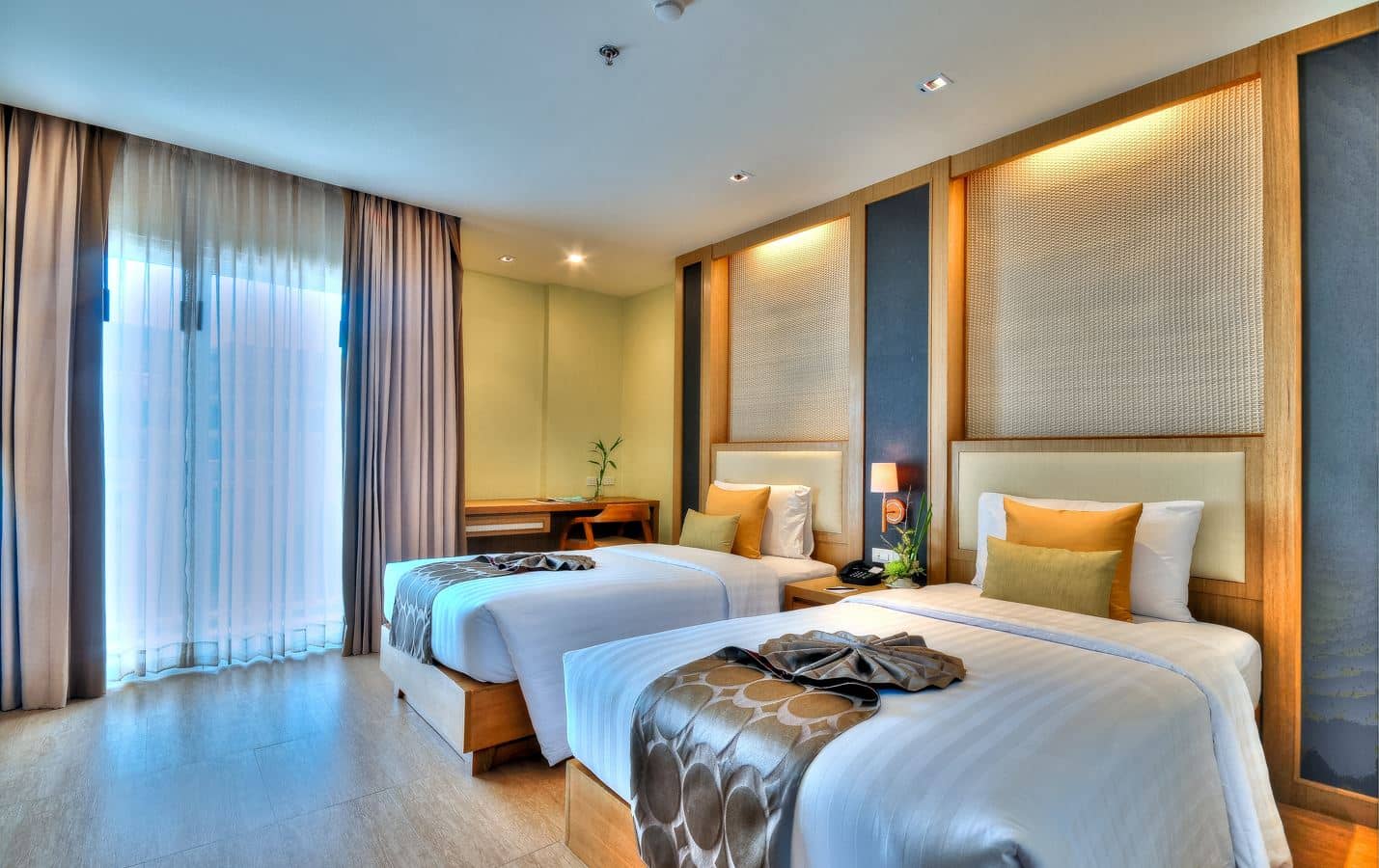 rooms-deluxe-city-view