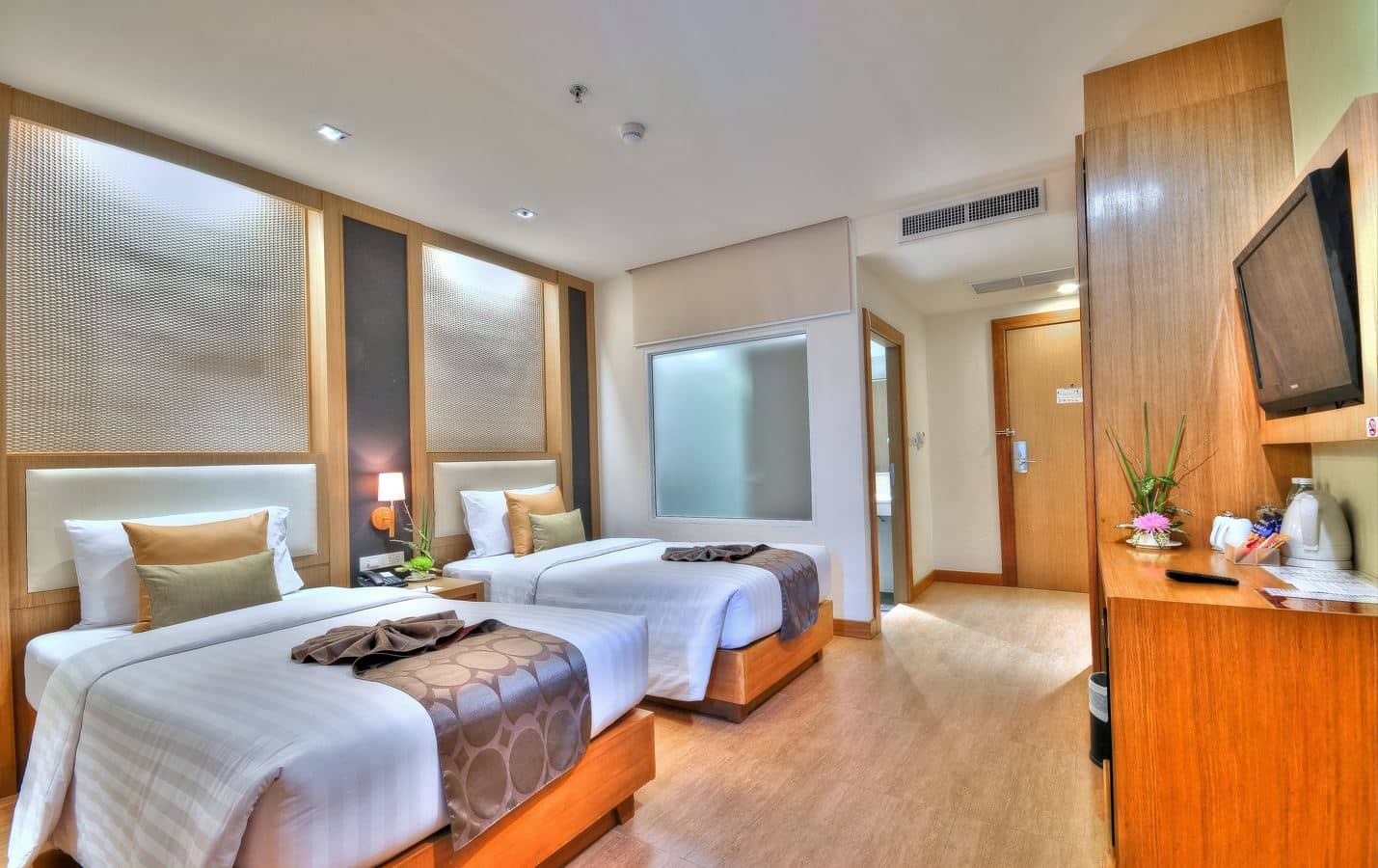 rooms-deluxe-city-view