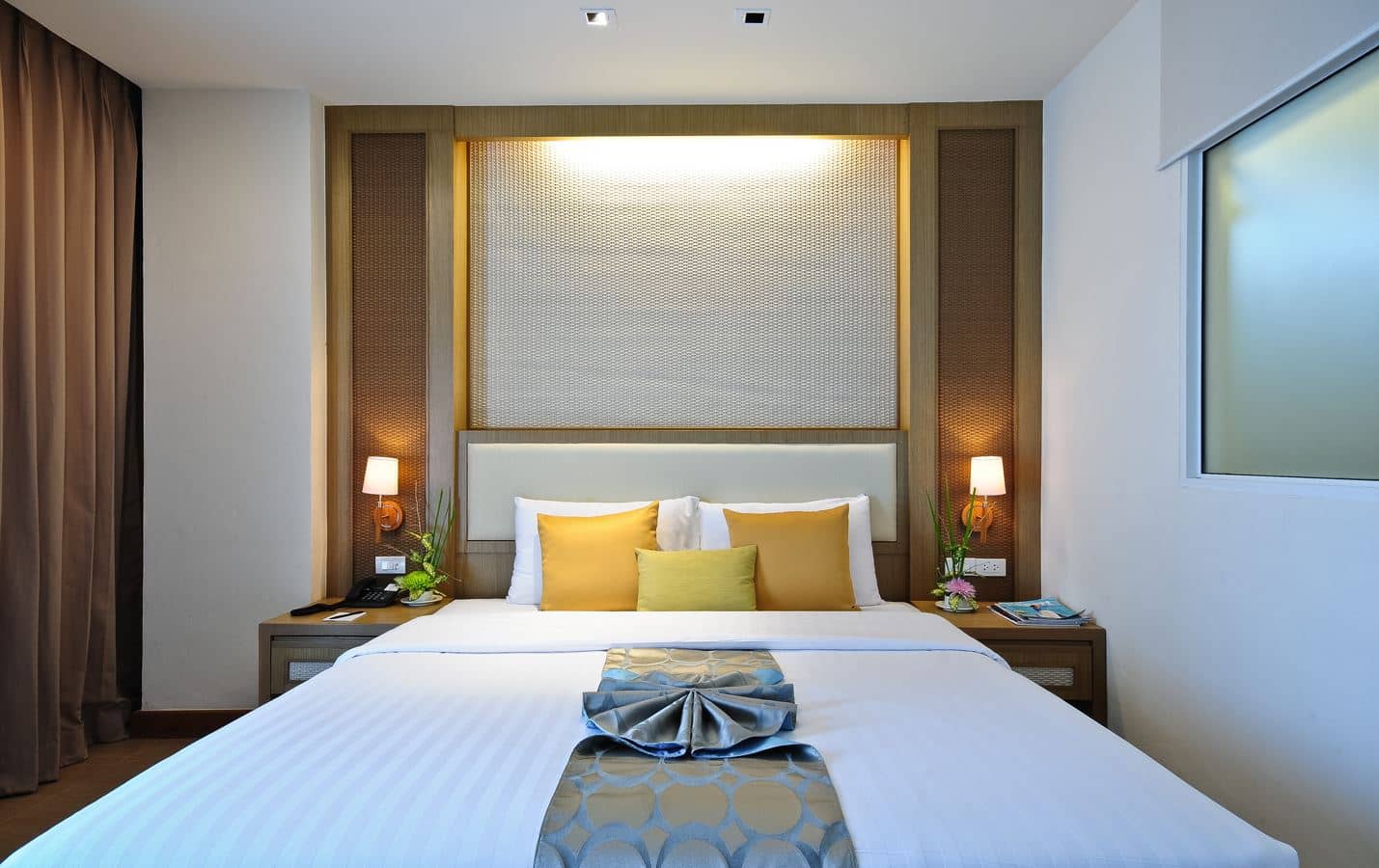 rooms-deluxe-city-view