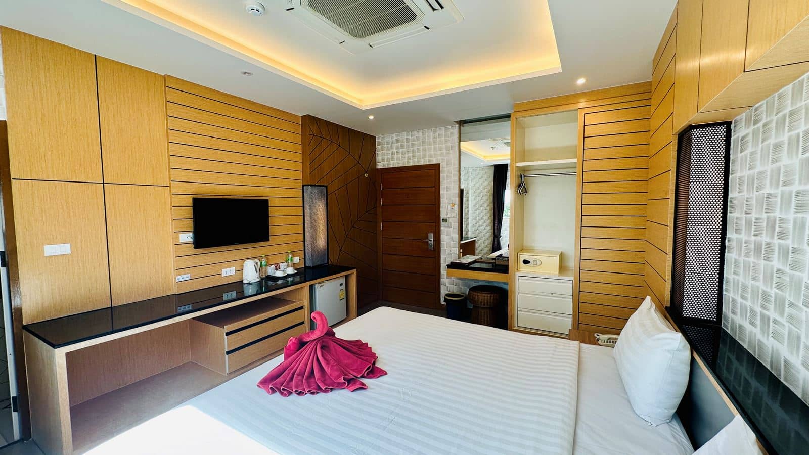 rooms-double-room-with-sea-view-window