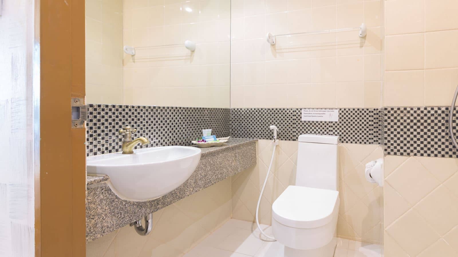 rooms-deluxe-room-with-sea-view-balcony