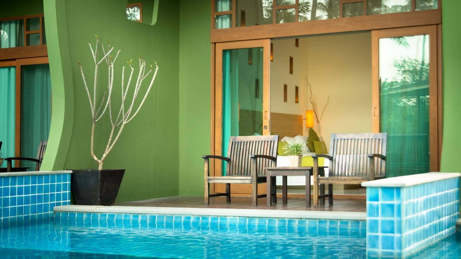 rooms-deluxe-pool-access