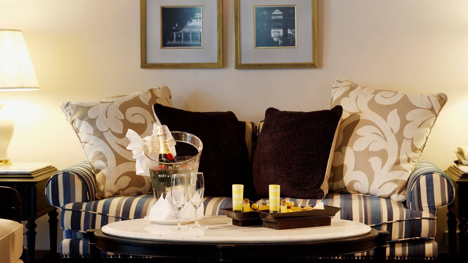 rooms-deluxe-suite