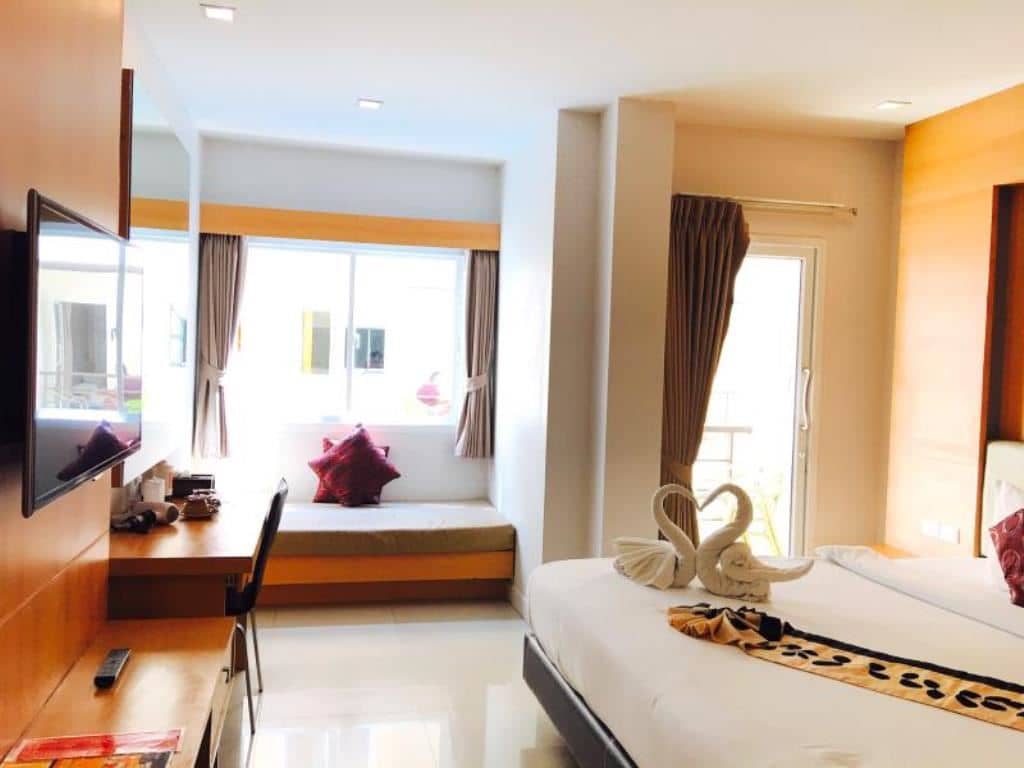 rooms-superior-pool-view