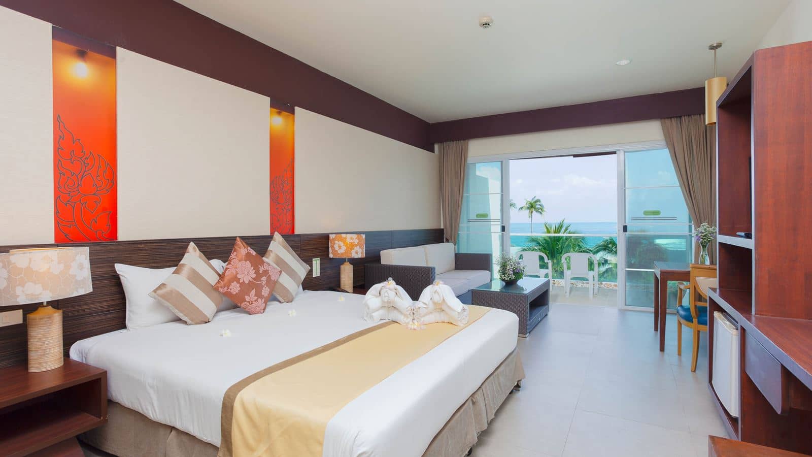 rooms-deluxe-balcony-partial-view