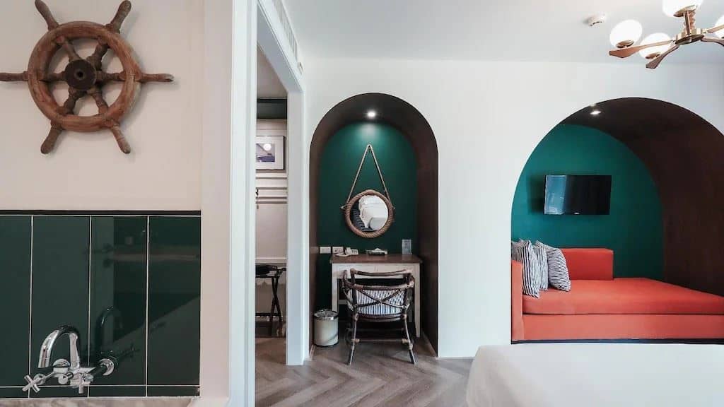 rooms-roomy-deluxe