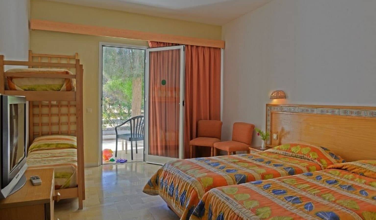 rooms-family-room