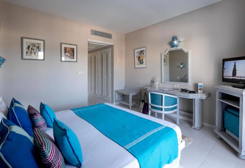 rooms-standard-pool-sea-view-room