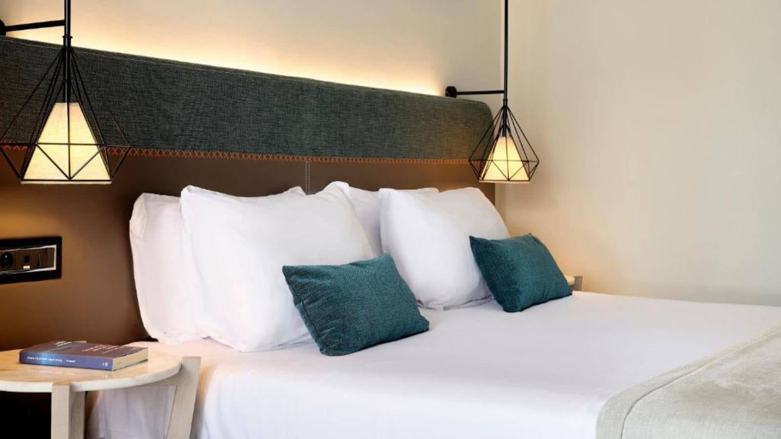 rooms-family-suite-garden-view