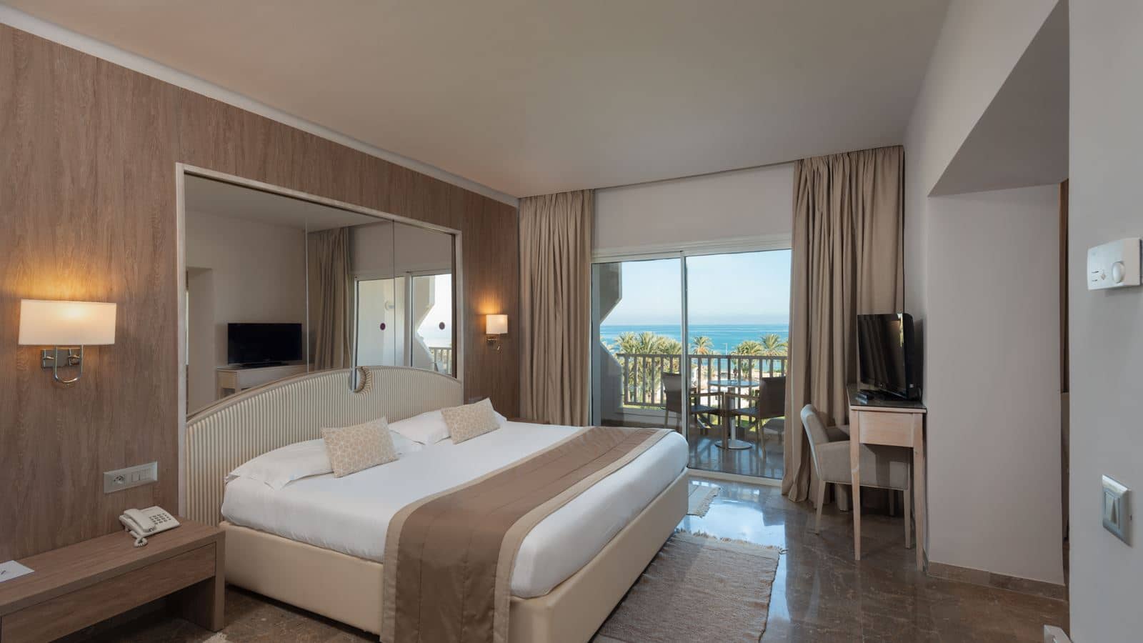 rooms-senior-prestige-suite