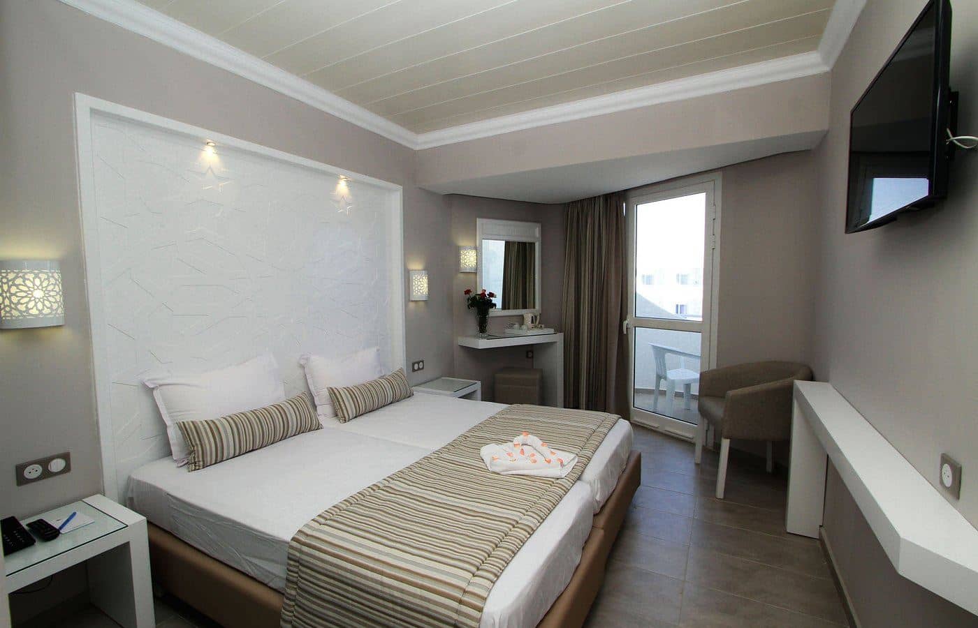 rooms-room-standard-double-sideseaview
