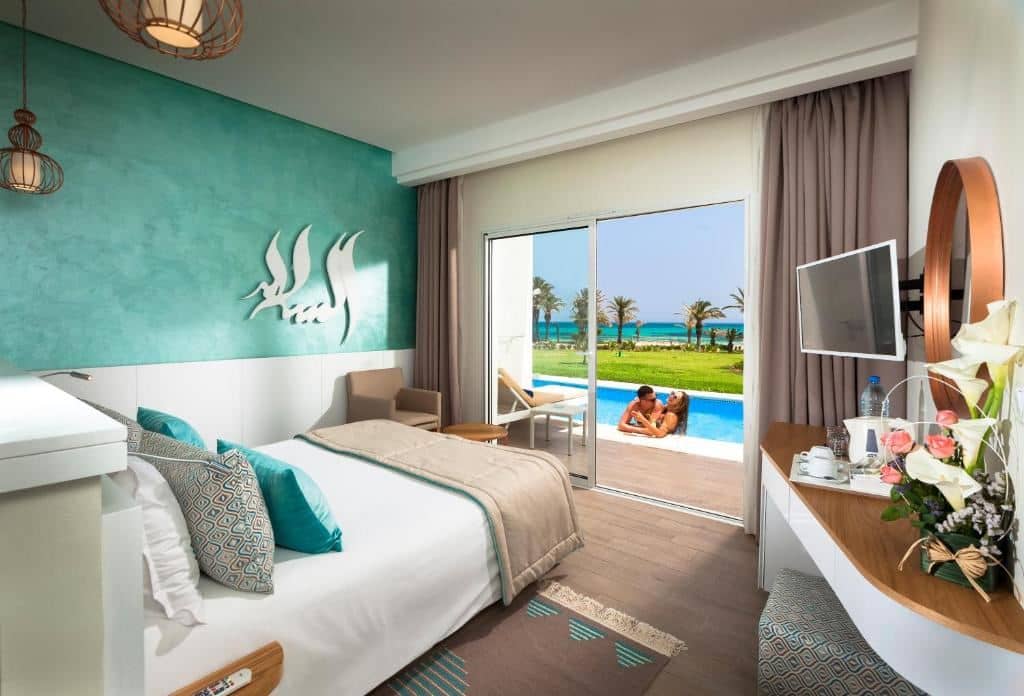 rooms-swimup-room