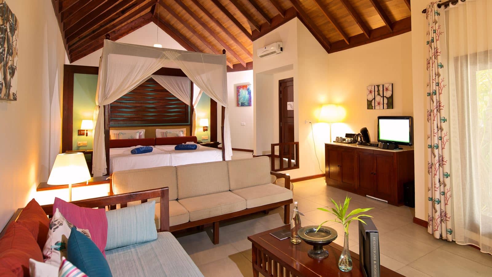 rooms-beach-villa-classic-sea-view