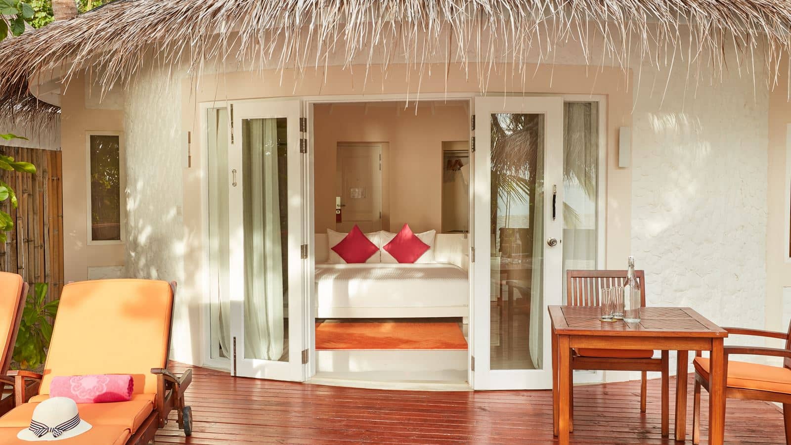 rooms-deluxe-beach-villa-with-pool