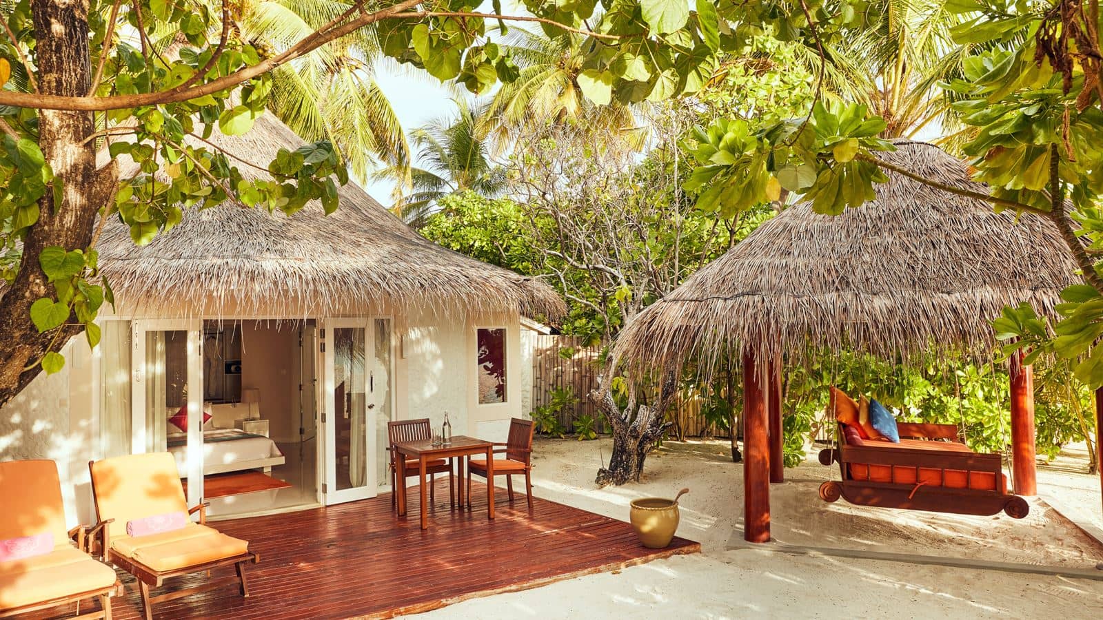 rooms-deluxe-beach-villa-with-pool