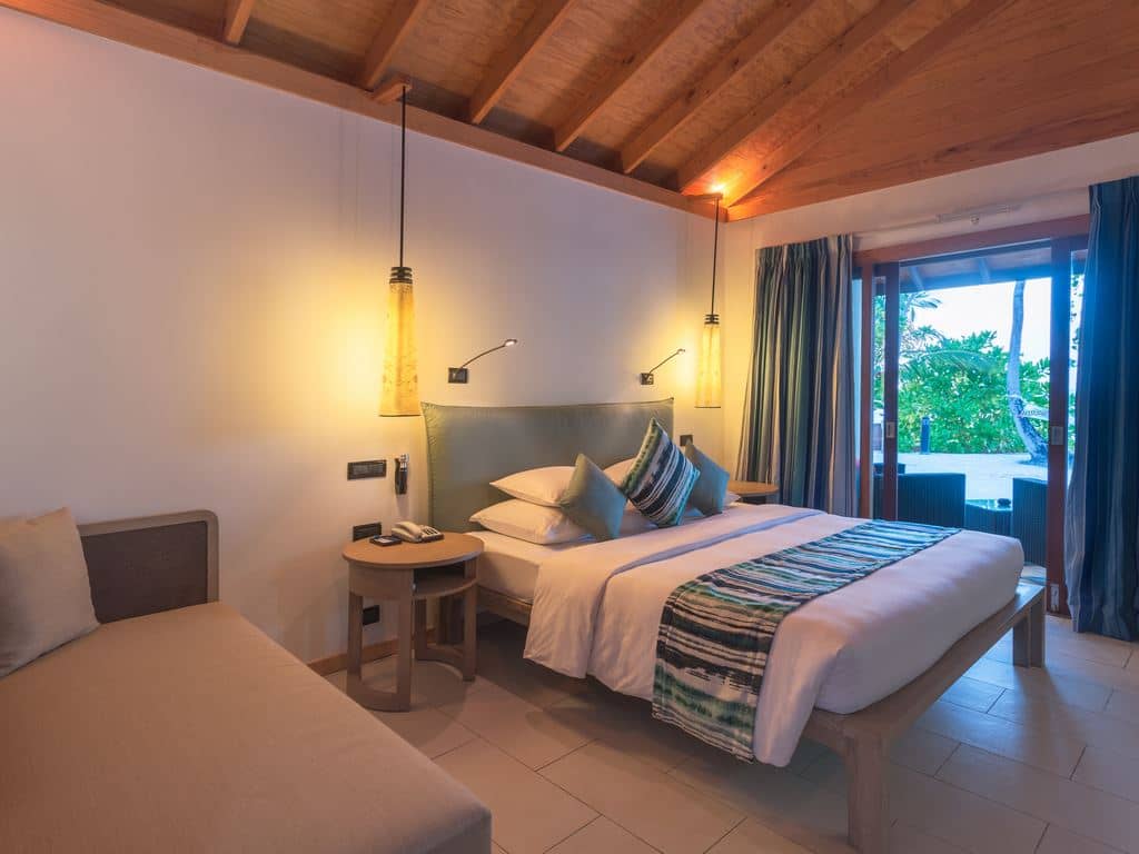 rooms-adjacent-beachfront-villa
