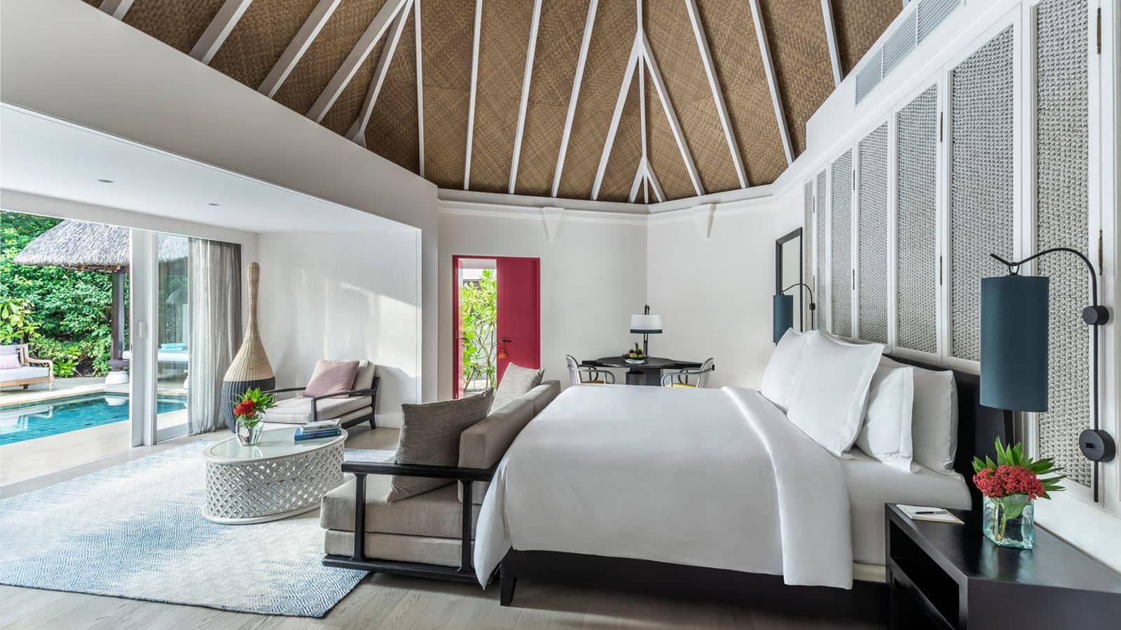 rooms-deluxe-beach-pavilion-with-pool