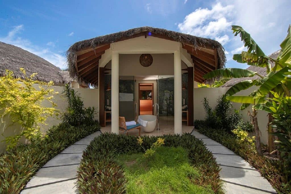rooms-beach-pool-villa-with-jacuzzi
