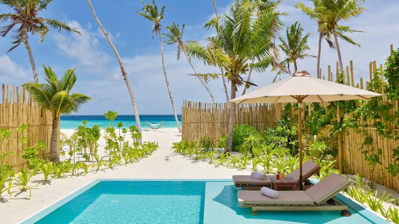 rooms-pool-beach-villa-sunrise