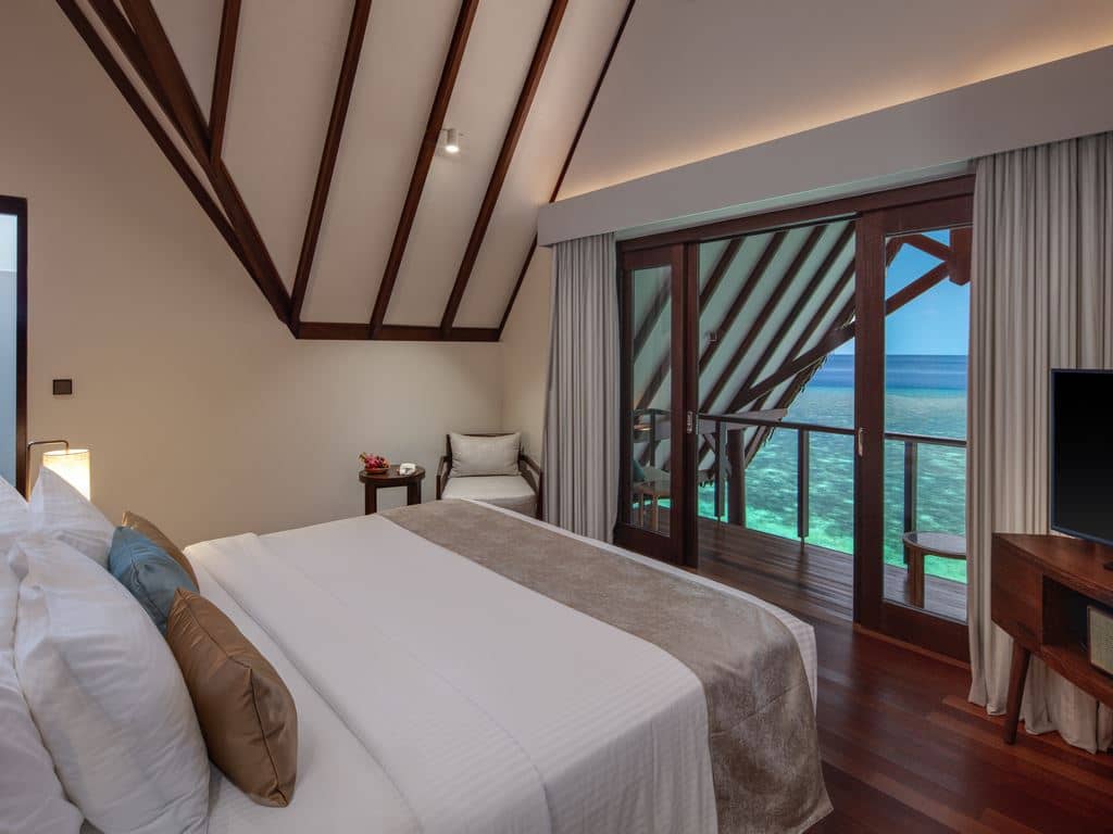 rooms-overwater-ocean-suite-with-infinity-pool
