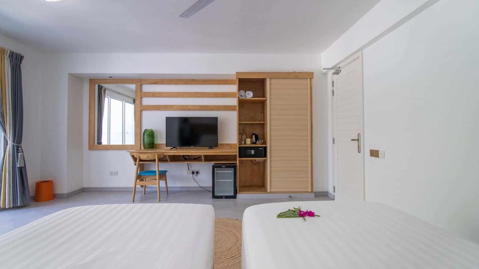 rooms-deluxe-plus-seaview