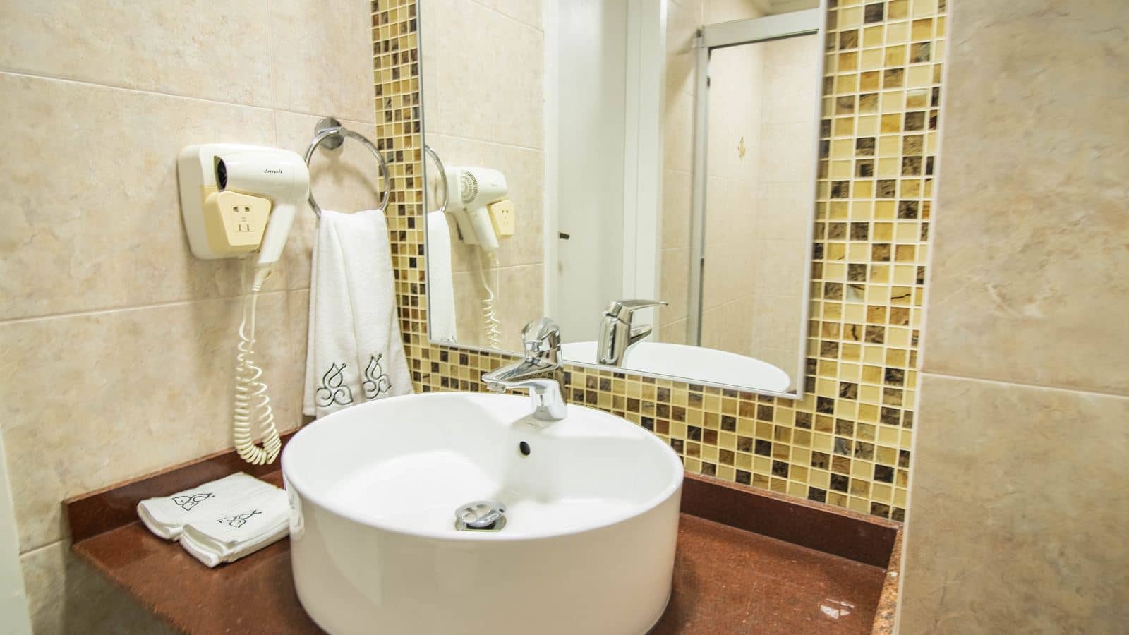 rooms-deluxe-room