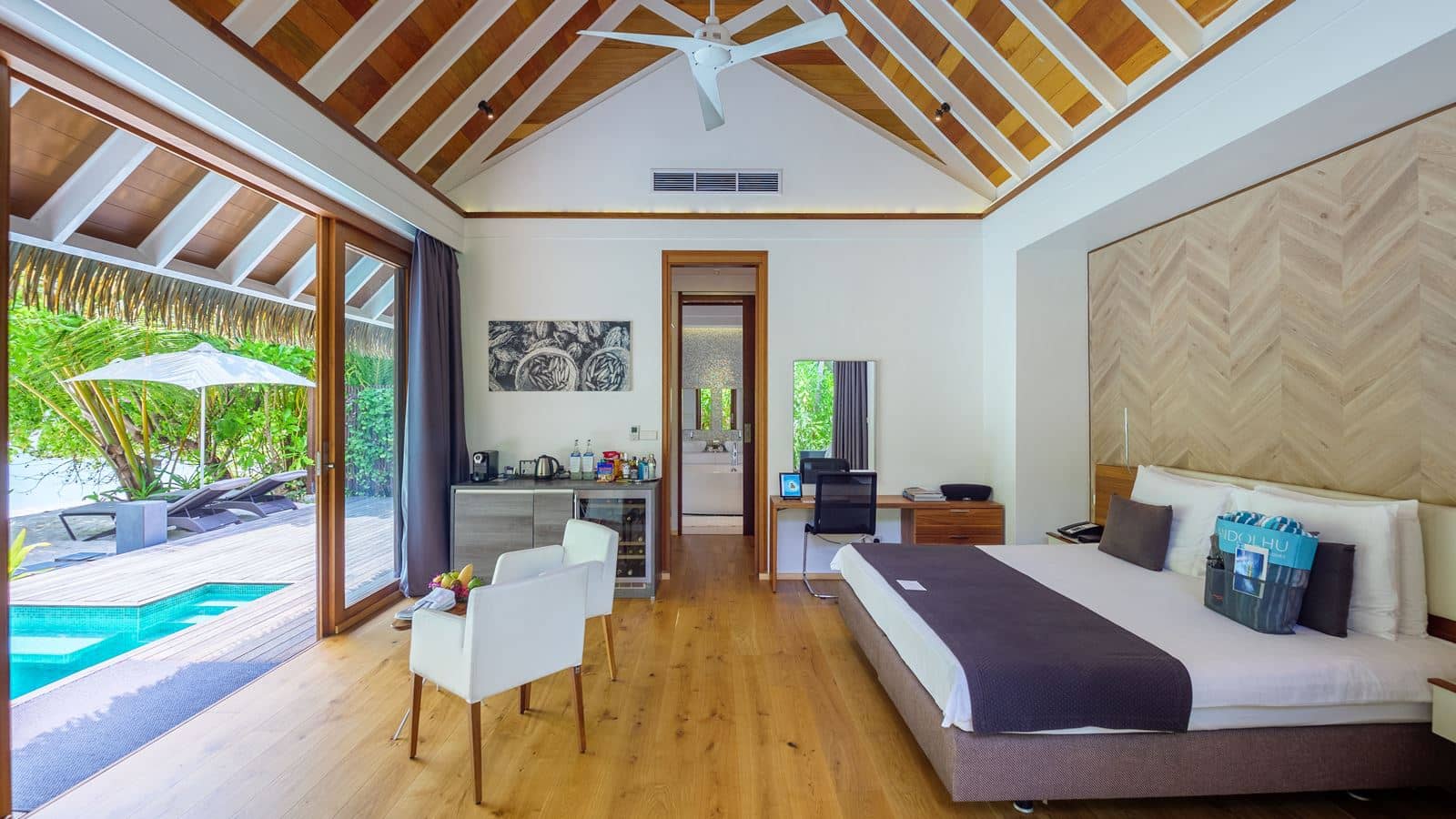 rooms-pool-villa