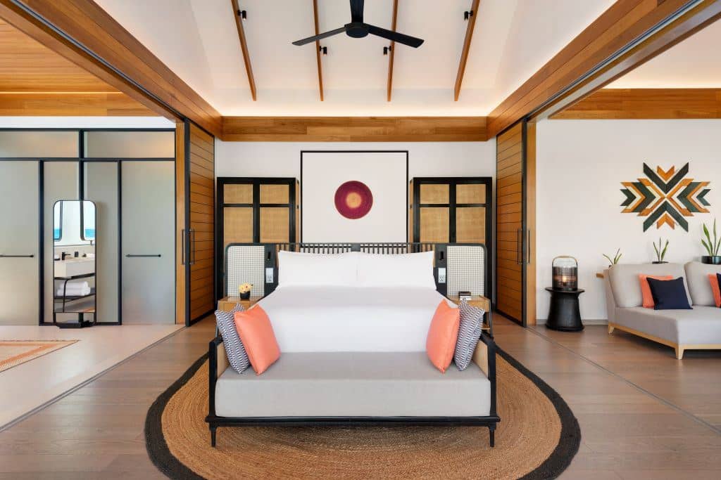 rooms-onebedroom-overwater-suite-with-pool