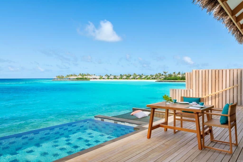 rooms-onebedroom-overwater-suite-with-pool