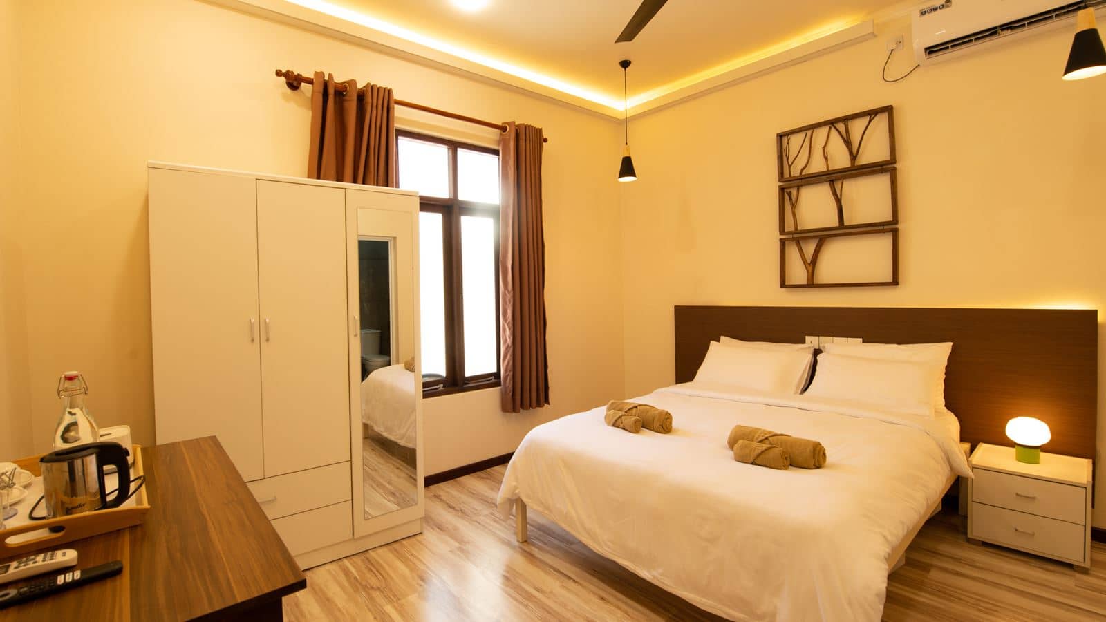 rooms-deluxe-room