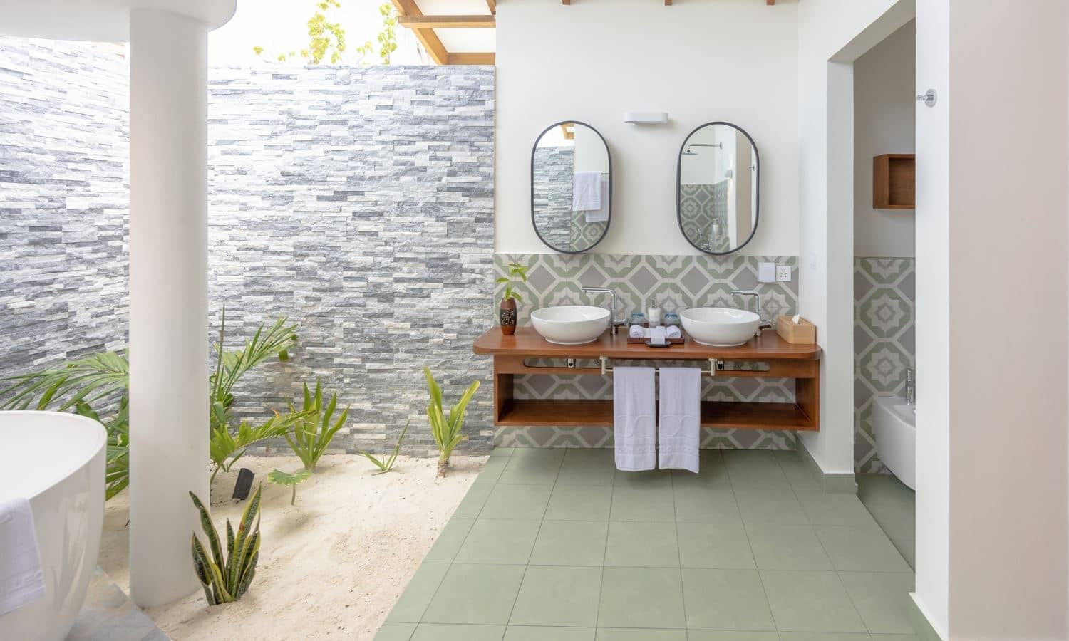 rooms-beach-suite-pool