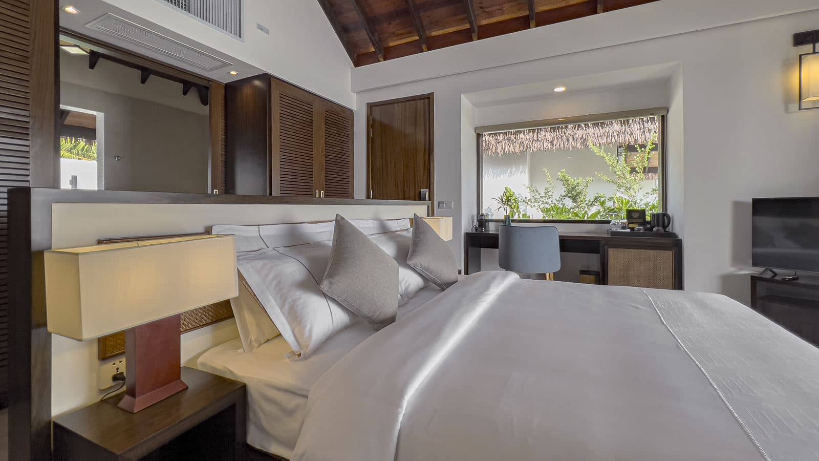 rooms-1-bedroom-sunset-beach-villa