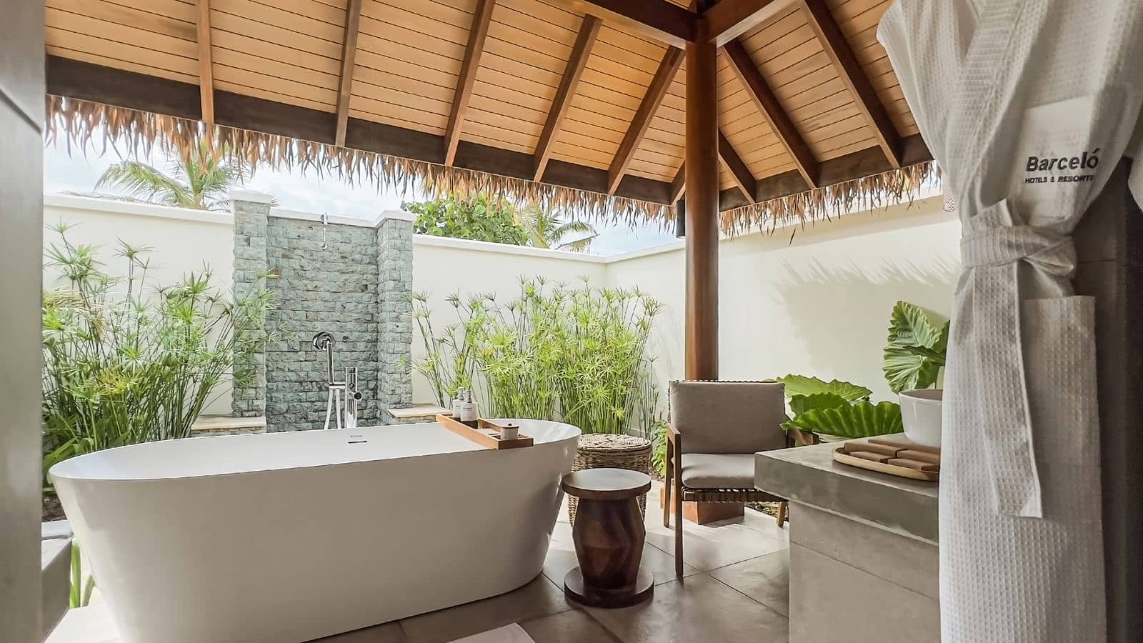rooms-sunset-beach-suite-with-pool