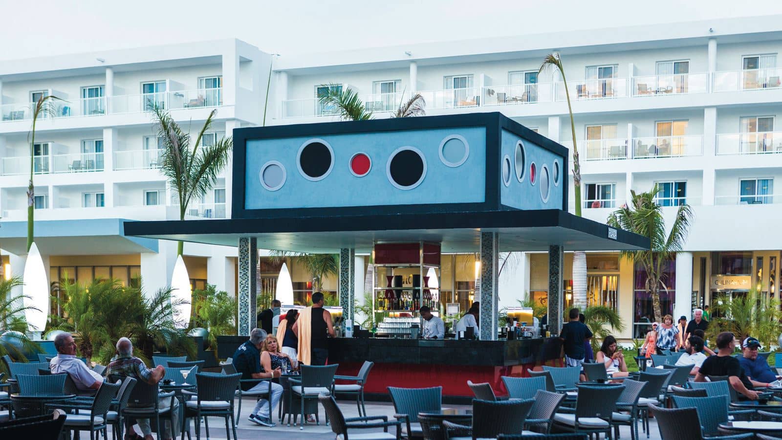 bars-plaza