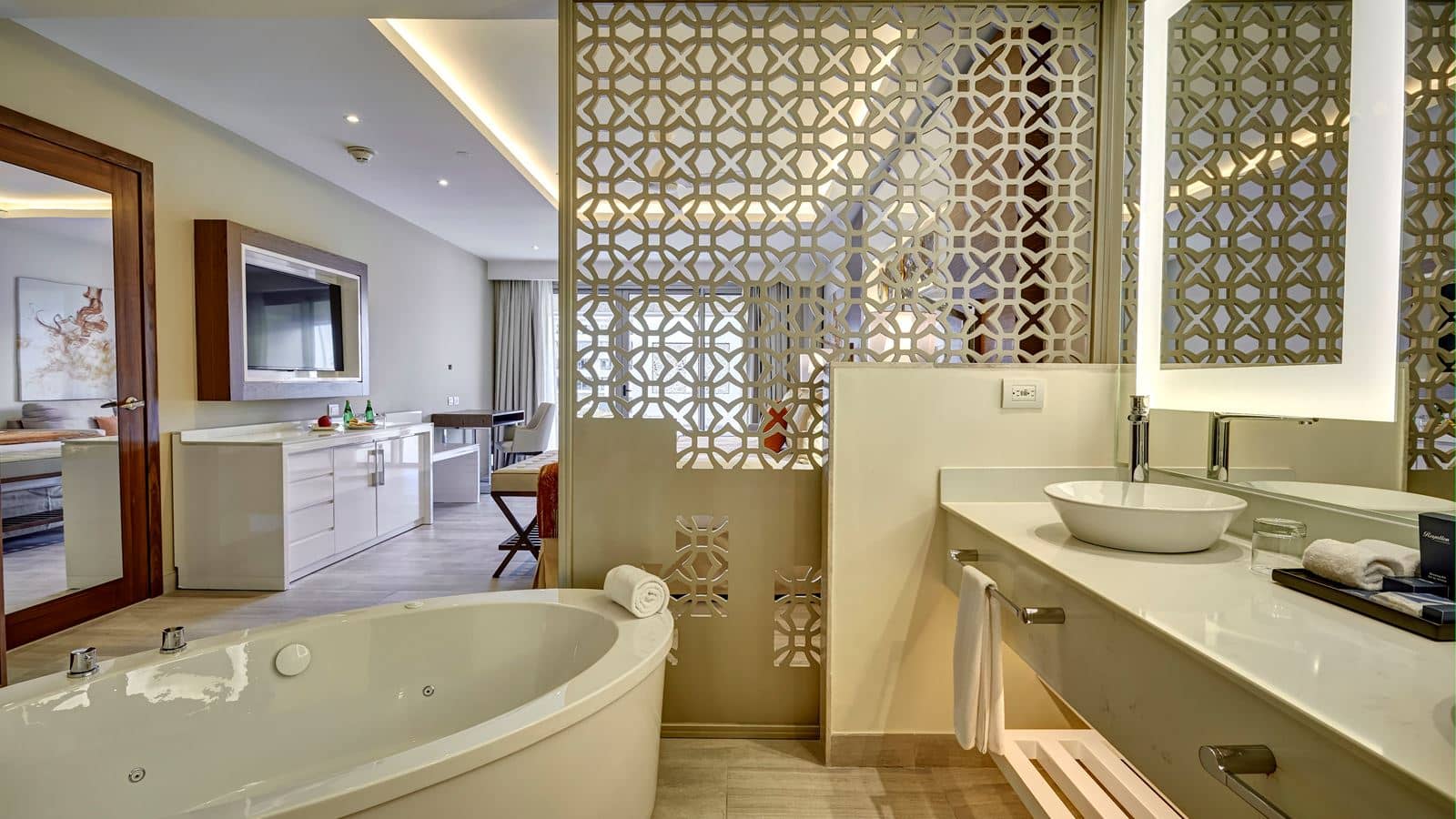rooms-luxury-junior-suite-ocean-view