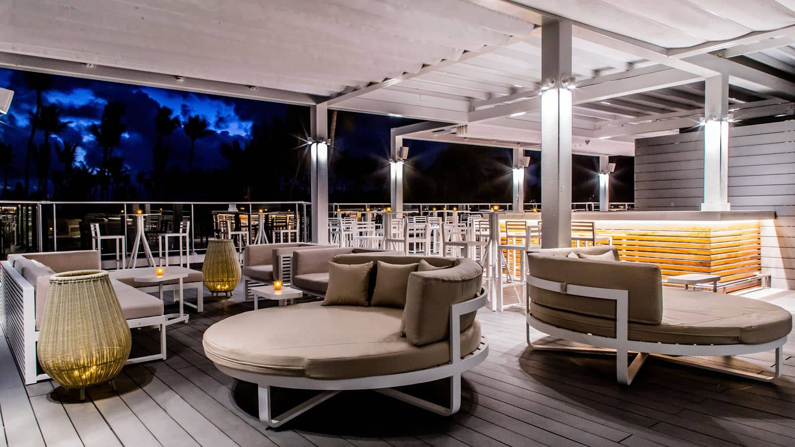 bars-square-lounge