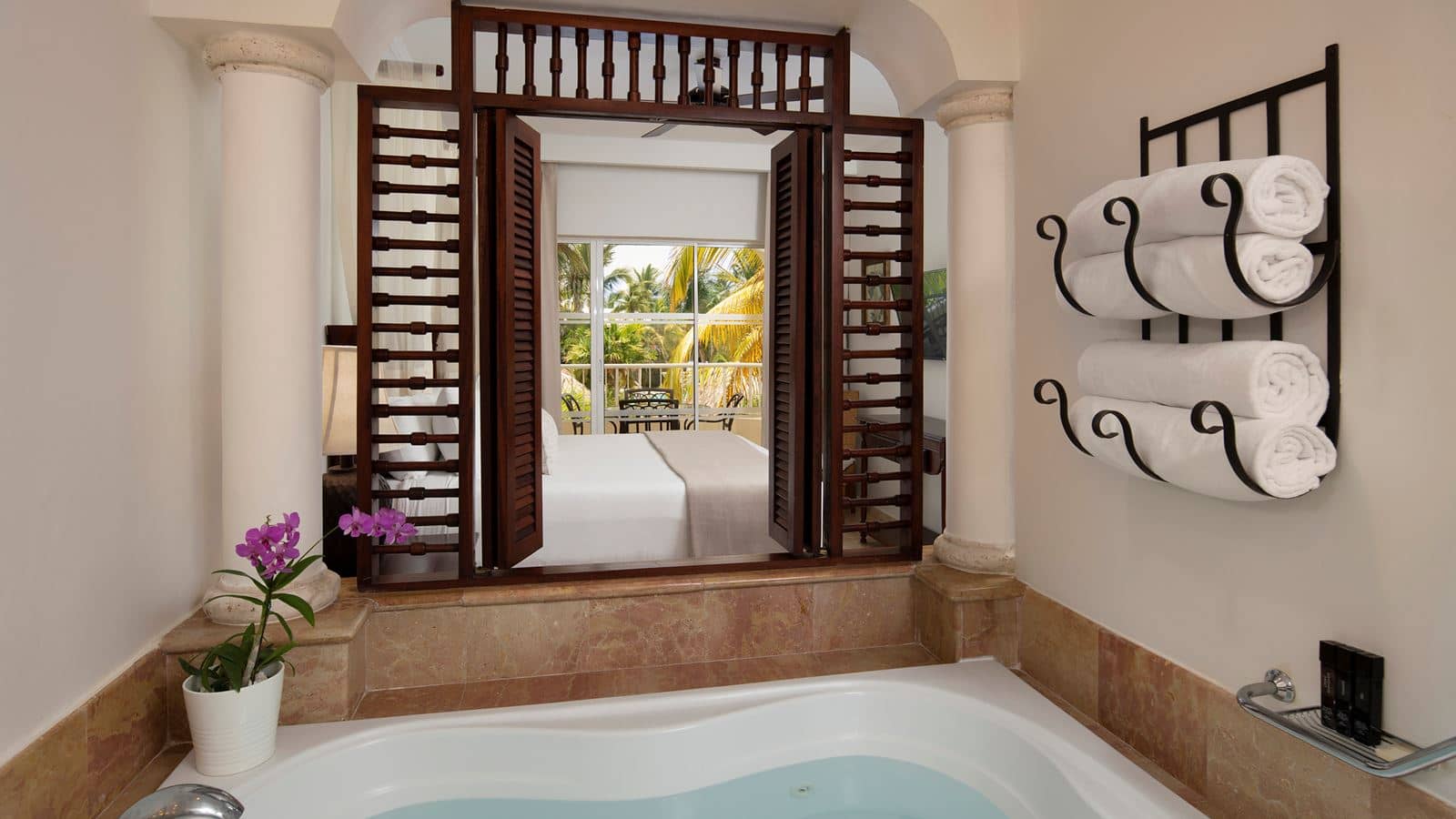 rooms-the-level-master-suite-garden-view