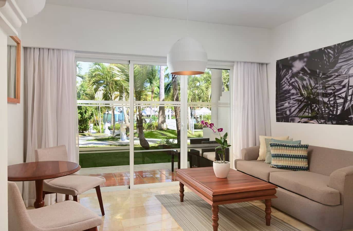 rooms-the-level-junior-suite-garden-view