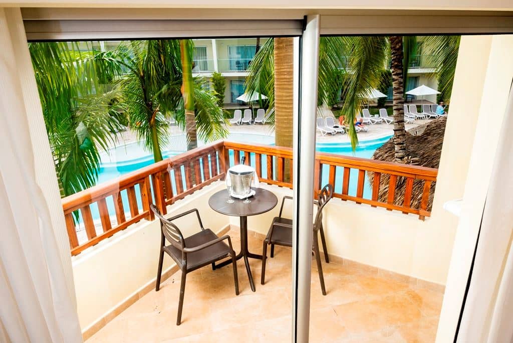 rooms-pool-view