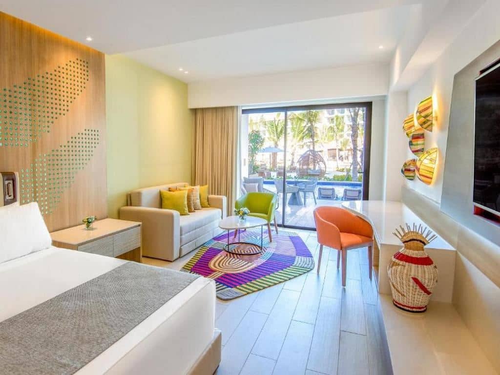rooms-junior-suite-double-swim-up