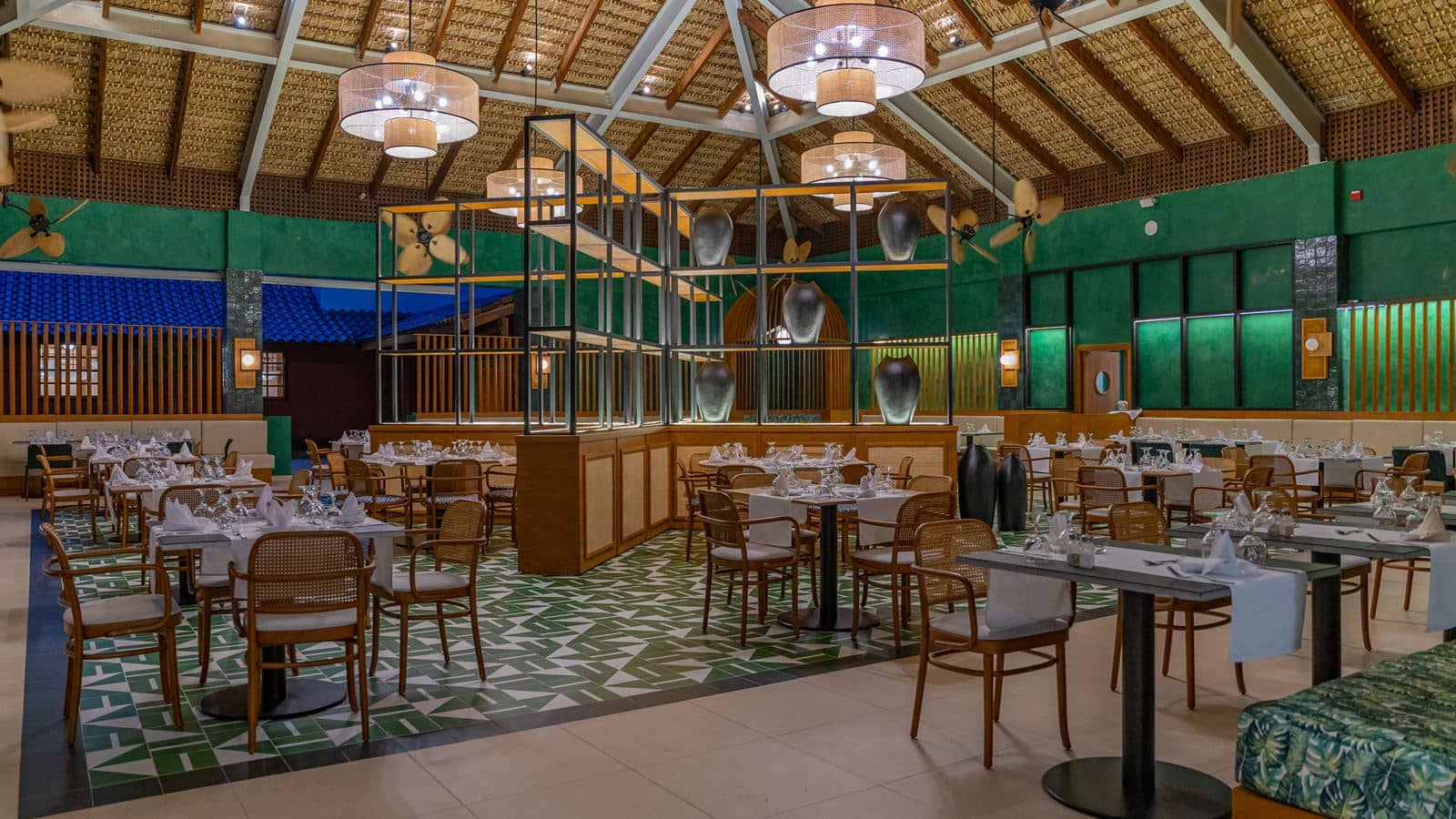 restaurants-restaurant-food-market