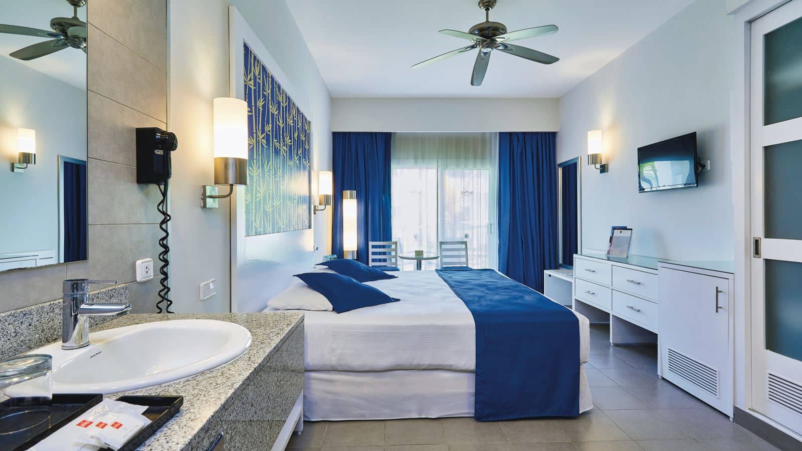 rooms-deluxe-room