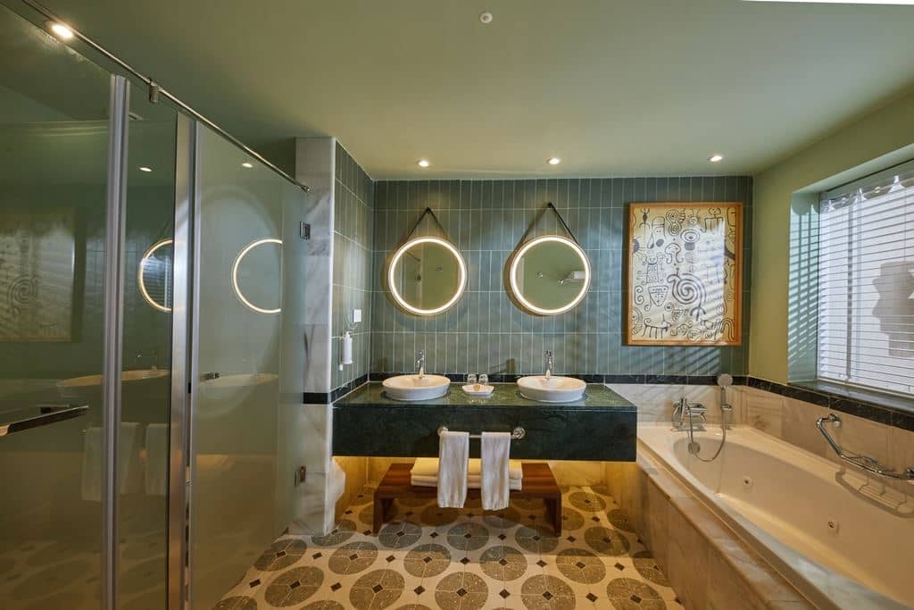 rooms-junior-suite-deluxe-swim-up