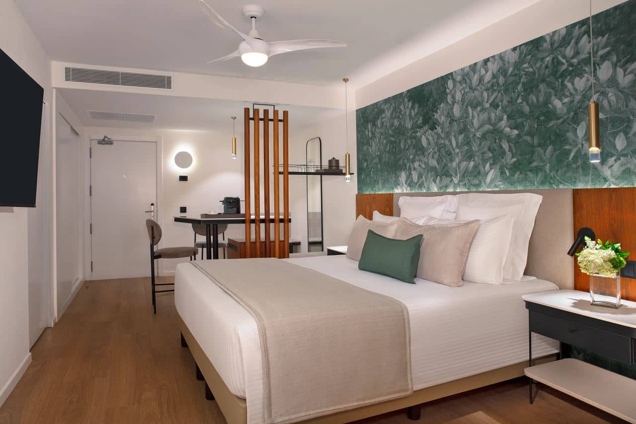 rooms-deluxe-room