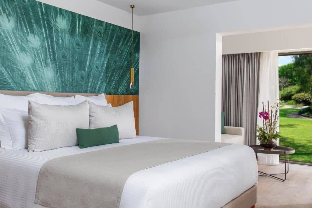 rooms-preferred-club-junior-suite-partial-ocean-view
