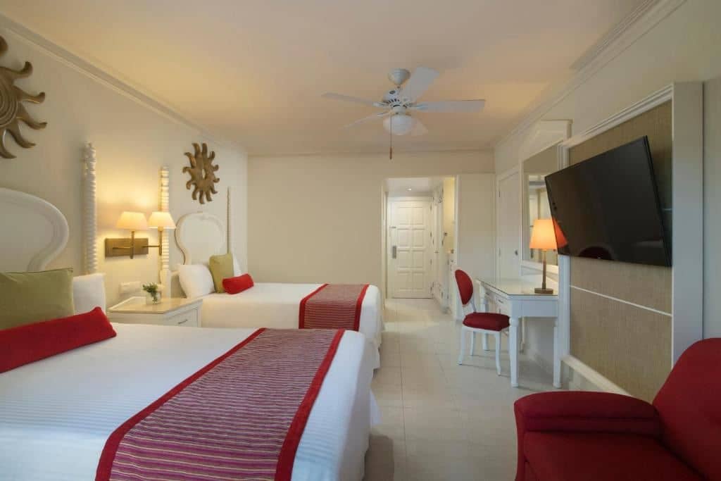 rooms-club-deluxe-tropical-view