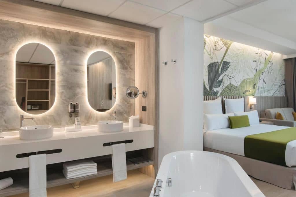 rooms-junior-suite-pool-view