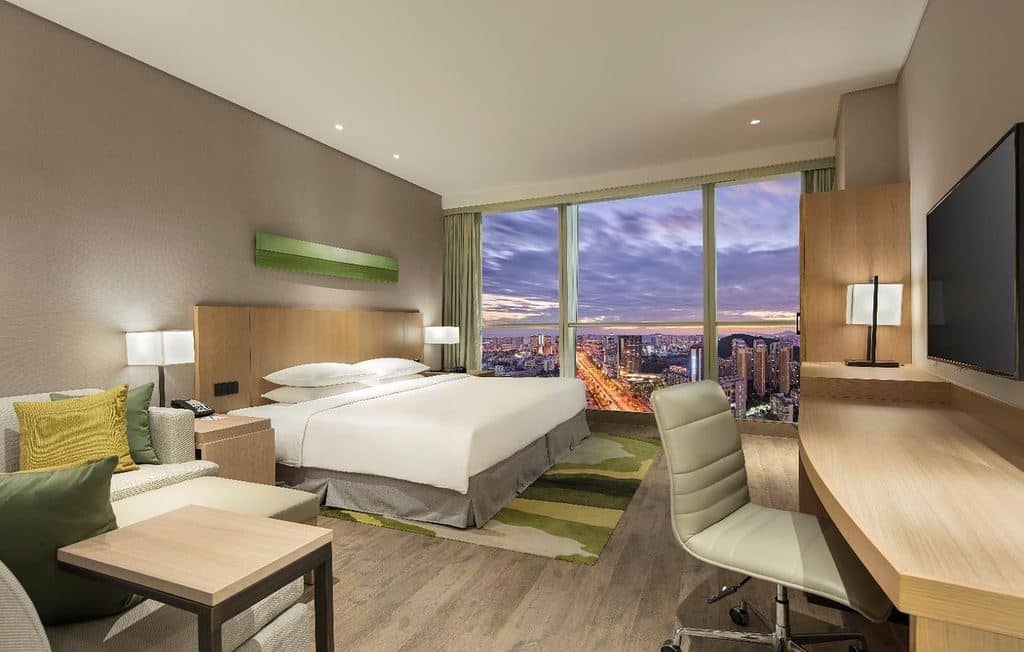 rooms-king-bed-room-with-sofa-bed