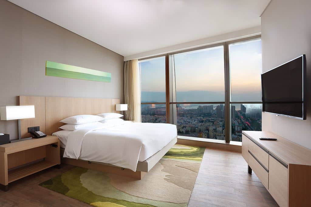 rooms-ocean-view-king-bed-room-with-sofa-bed