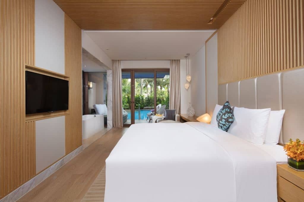 rooms-lagoon-pool-room